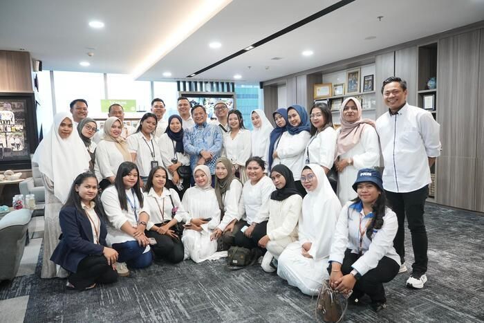 PNM Wujudkan Mimpi Karyawan Berprestasi Berangkat ke Eropa Hingga Umroh