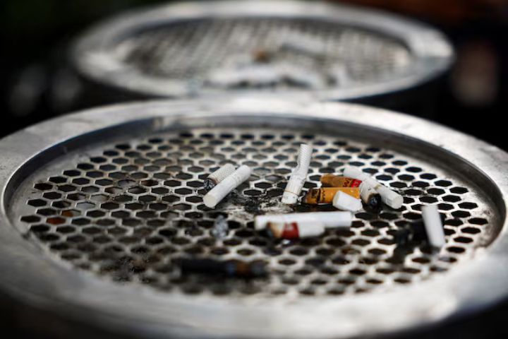 Menkeu Purbaya: Tarif Cukai Rokok Tak Naik pada 2026, Hindari PHK Massal dan Fokus Berantas Rokok Ilegal
