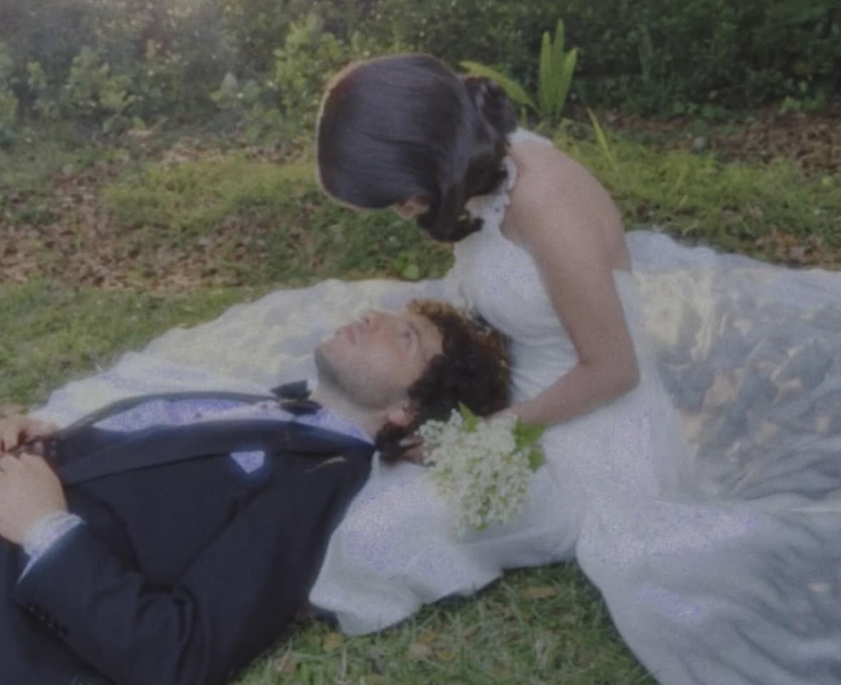 Selamat! Selena Gomez Resmi Menikah dengan Benny Blanco