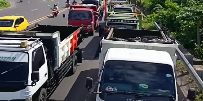 Solar langka, Ratusan Mobil Truk Tutup Jalan DPRD Sulut Tuntut Usut Dugaan Kecurangan Solar