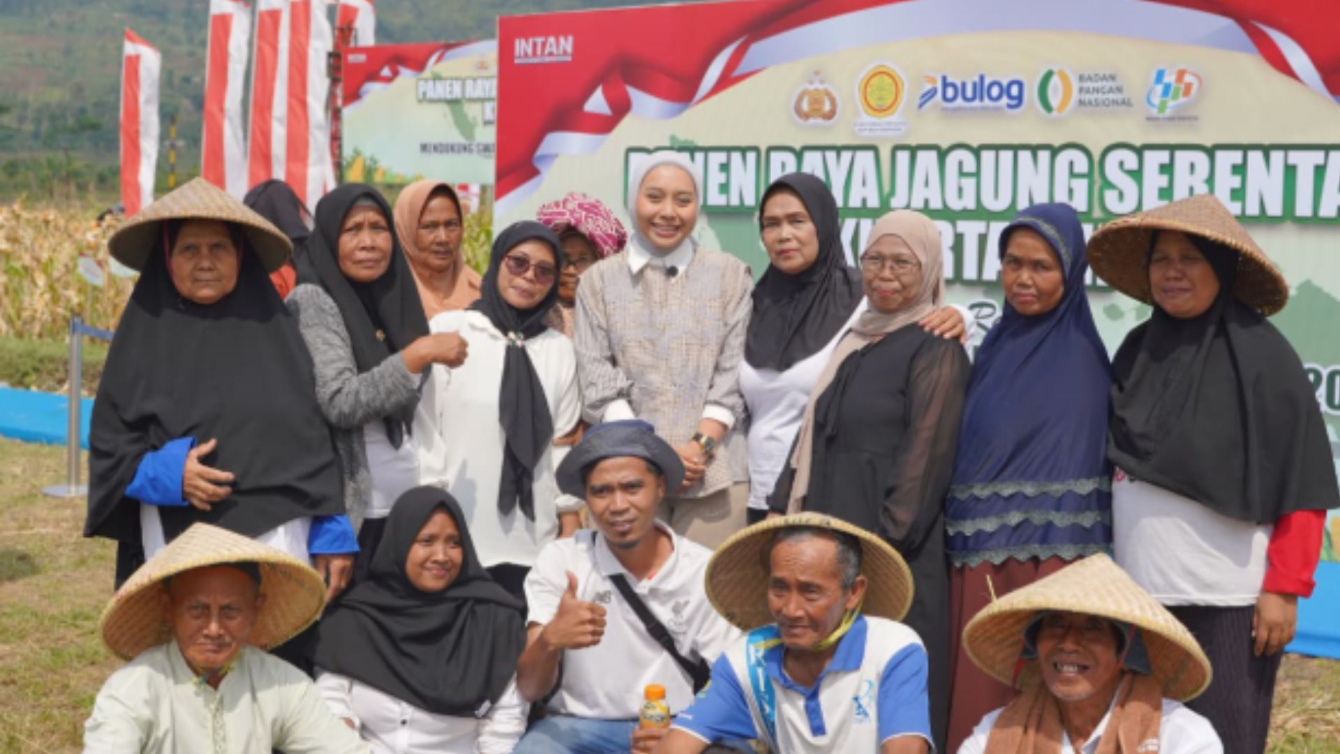 Bupati Garut Dampingi Kapolda Jabar Panen Jagung Serentak Kuartal III