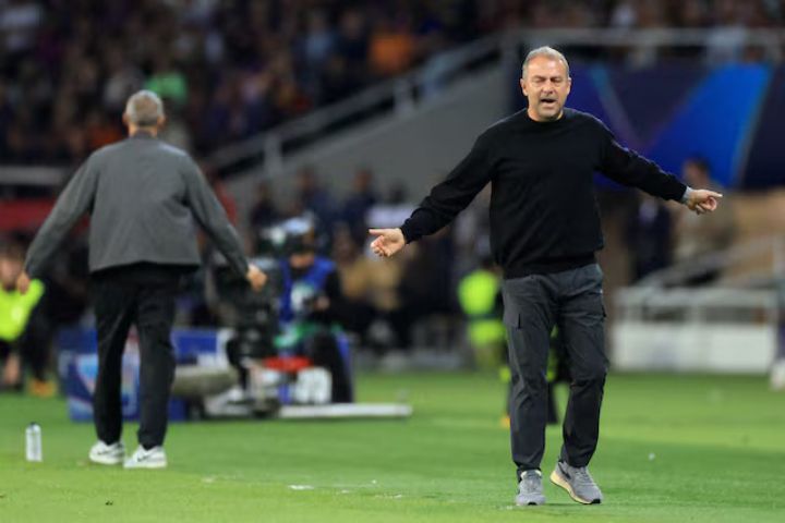 Dicomeback PSG, Hansi Flick Semprot Pemain Barcelona untuk Bermain Lebih Cerdas