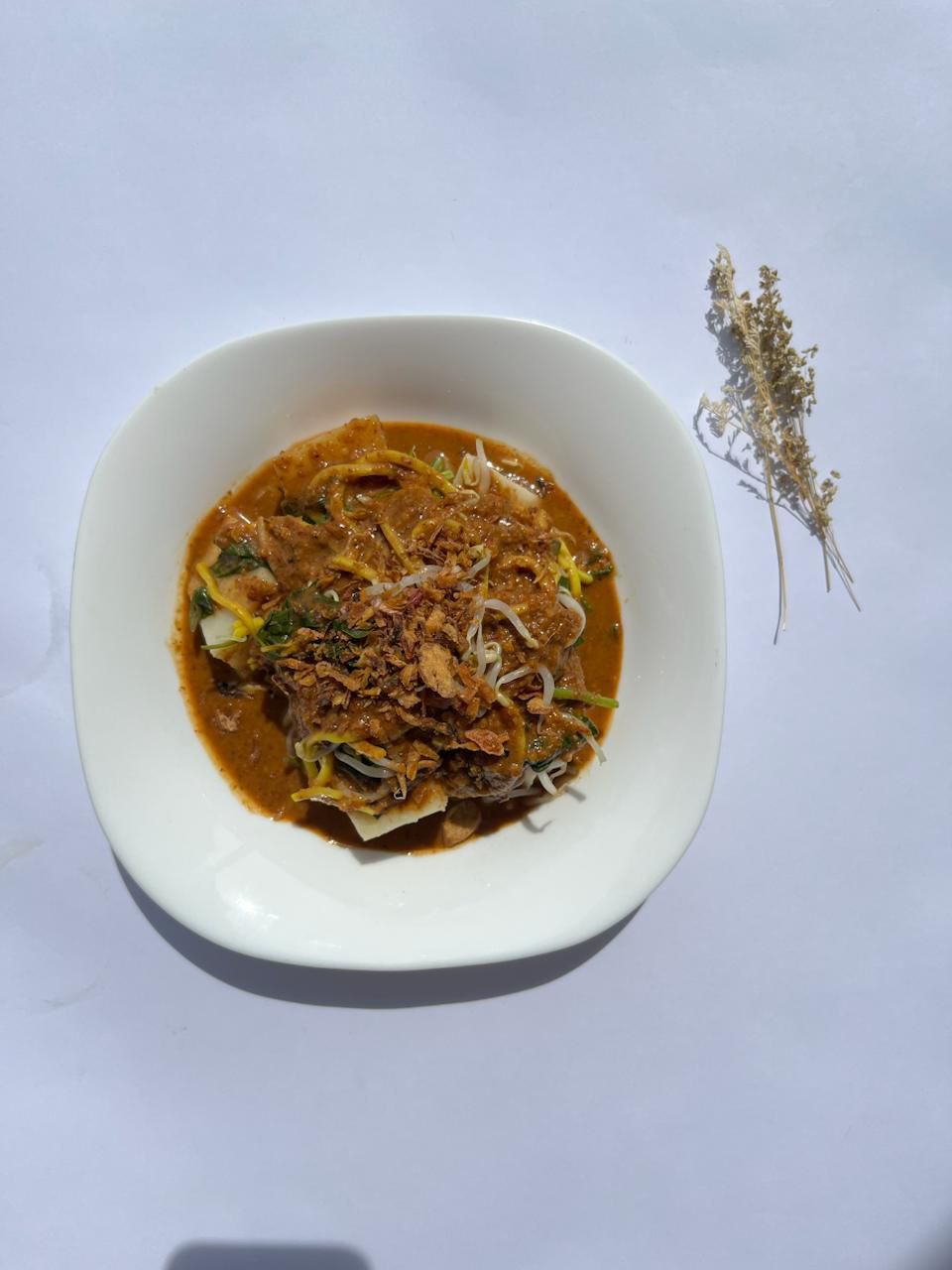 Lontong Sayur Padang Uni Neneng, Cita Rasa Asli Minang di Kota Depok