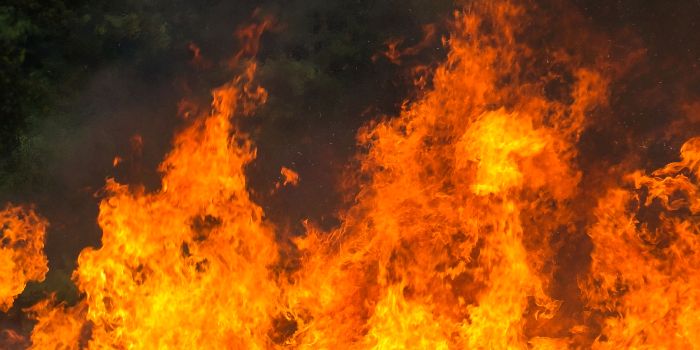 Dari Korek Api, Dua Rumah Di Manembo Terbakar Habis.