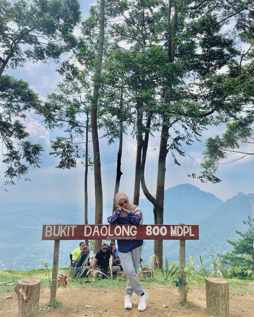 5 Rekomendasi Tempat Trekking yang Lagi Hits di Bogor: Dari Bukit Paniisan hingga Kawah Ratu