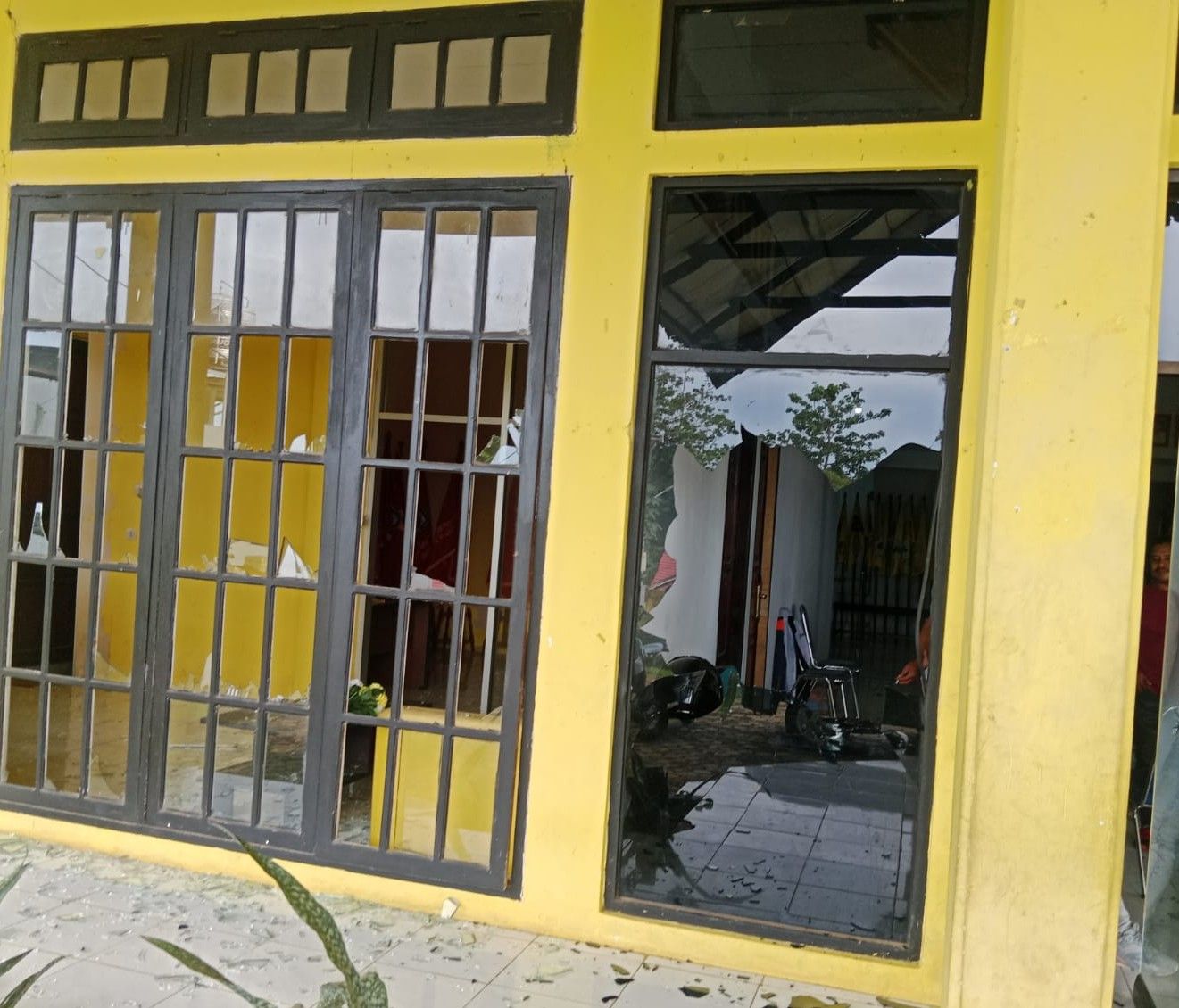 Pria Inisial JM Dipolisikan Lantaran Bawa Massa Rusak Kantor DPD Golkar Maluku