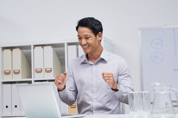 Kalahkan Stres Kerja dengan Mindfulness: 5 Cara Santai untuk Tetap Produktif