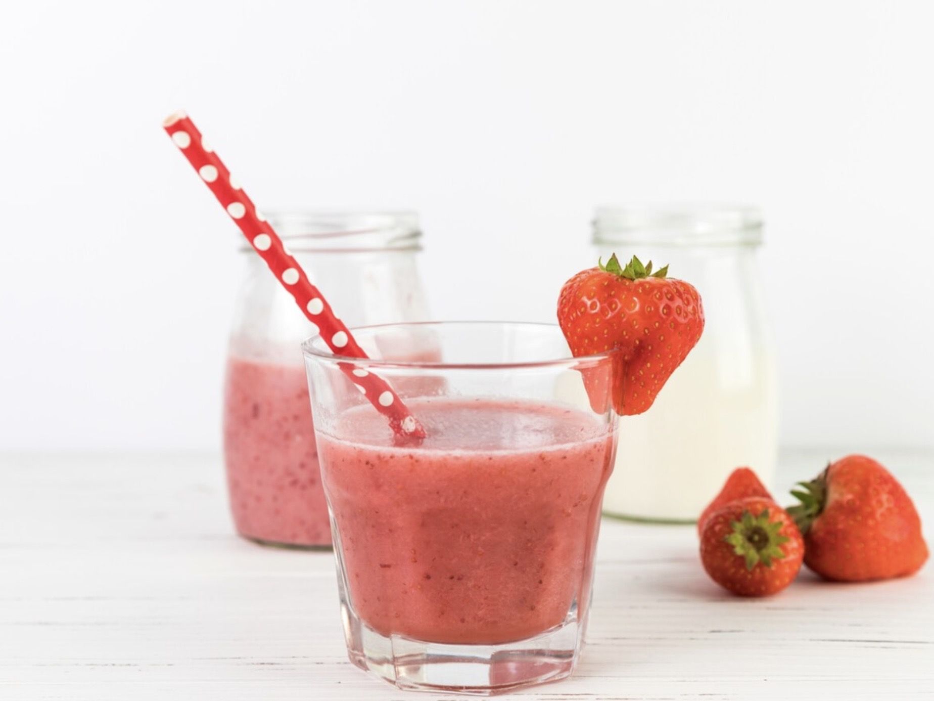 17 Ide Nama Usaha Smoothie Stroberi yang Bikin Bisnismu Makin Fresh dan Kekinian!