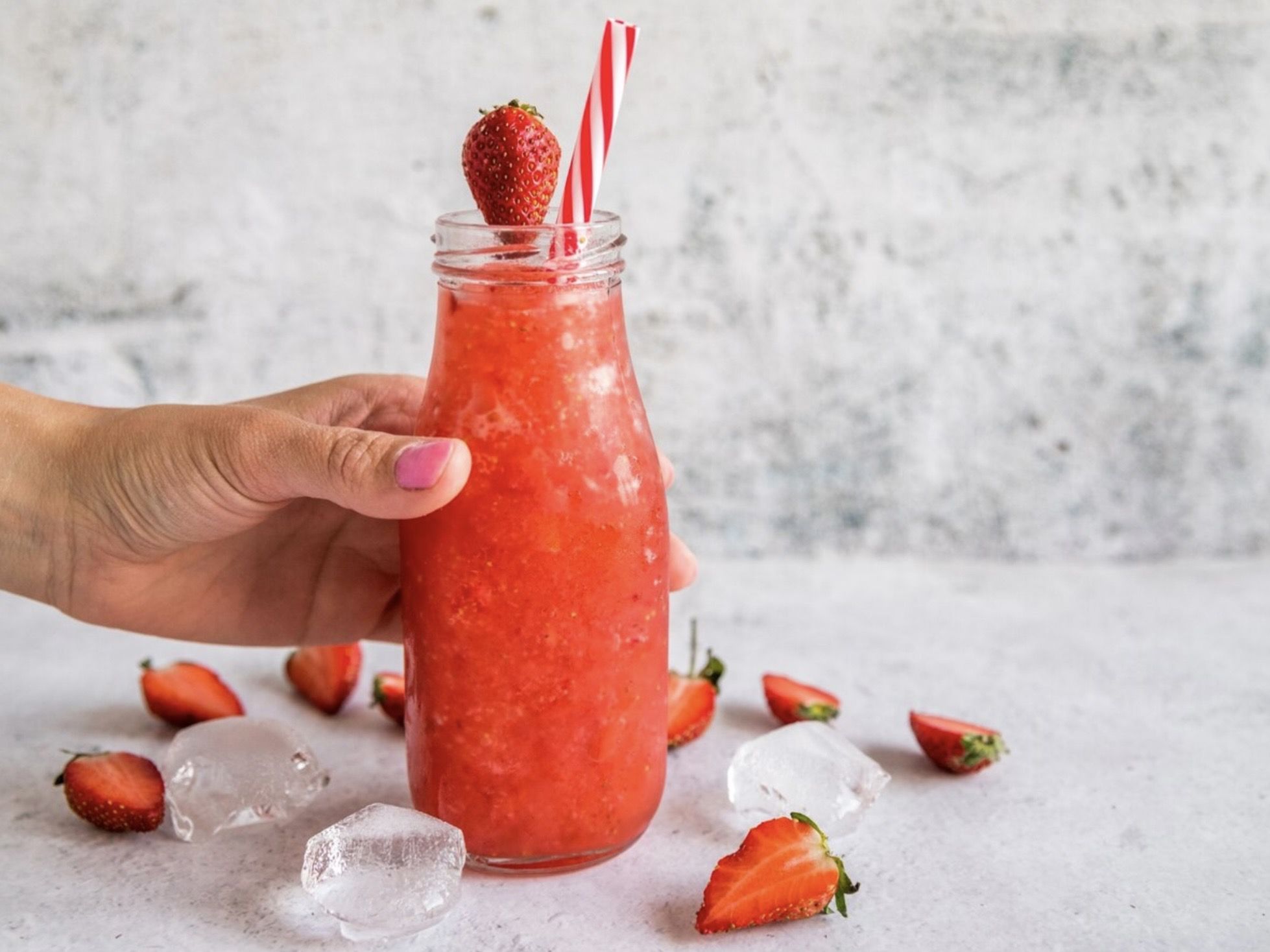 17 Ide Nama Usaha Smoothie Stroberi yang Bikin Bisnismu Makin Fresh dan Kekinian!