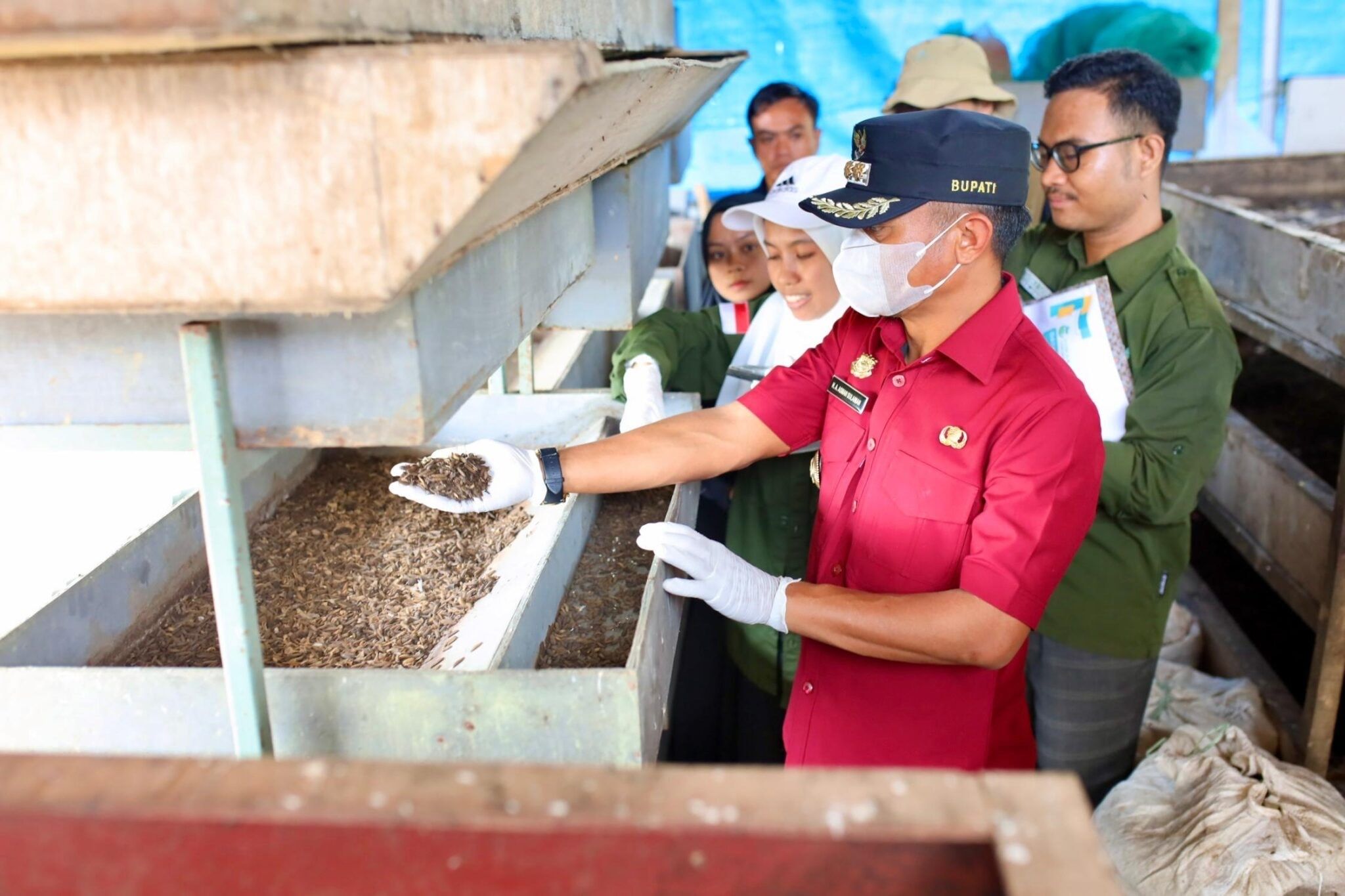 Bupati Bone Kagum, Pemuda Bone Olah Sampah Jadi Pakan Bernilai Ekonomi Tinggi