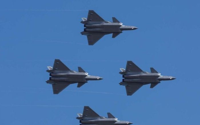 Menhan Sjafrie: Pesawat Tempur Chengdu J-10 Buatan China Segera Terbang di Jakarta