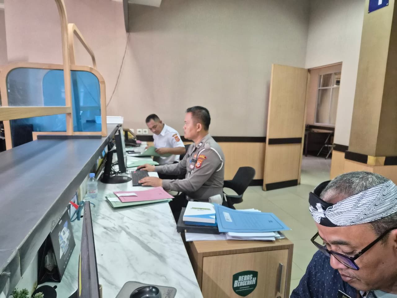 Polantas Menyapa: Satlantas Polres Purwakarta Edukasi Masyarakat Terkait Prosedur Penerbitan STNK