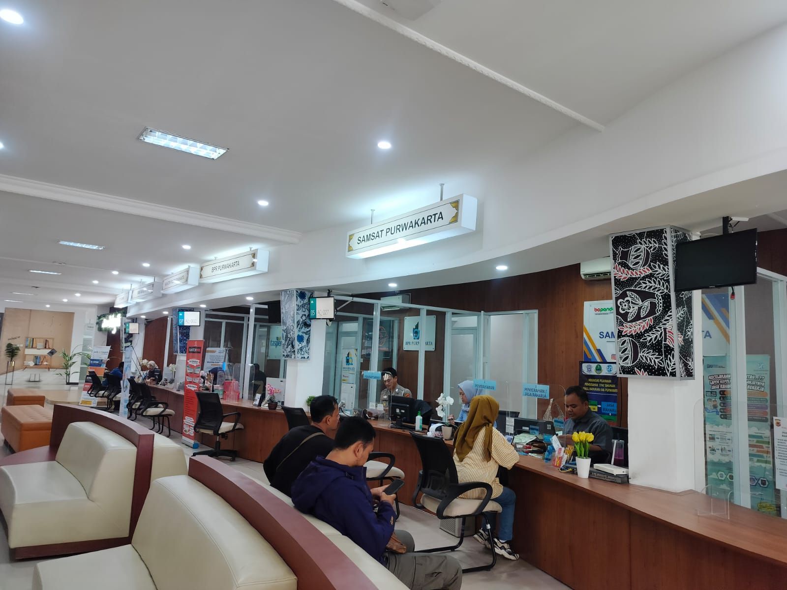Polantas Menyapa: Satlantas Purwakarta Intensifkan Sosialisasi Layanan STNK di MPP Madukara