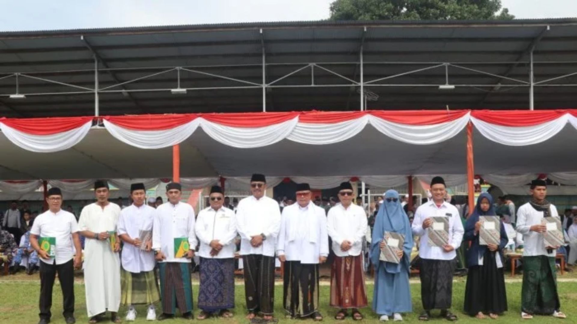 Ribuan Santri Ikuti Upacara Hari Santri 2025 di Stadion Korpri Sukabumi