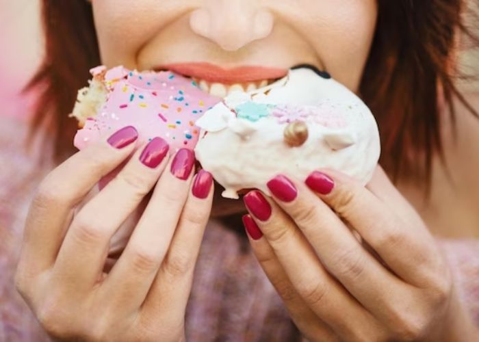 Sudah Kenyang Tapi Masih Ingin Makan? Ini 5 Penyebab yang Jarang Disadari