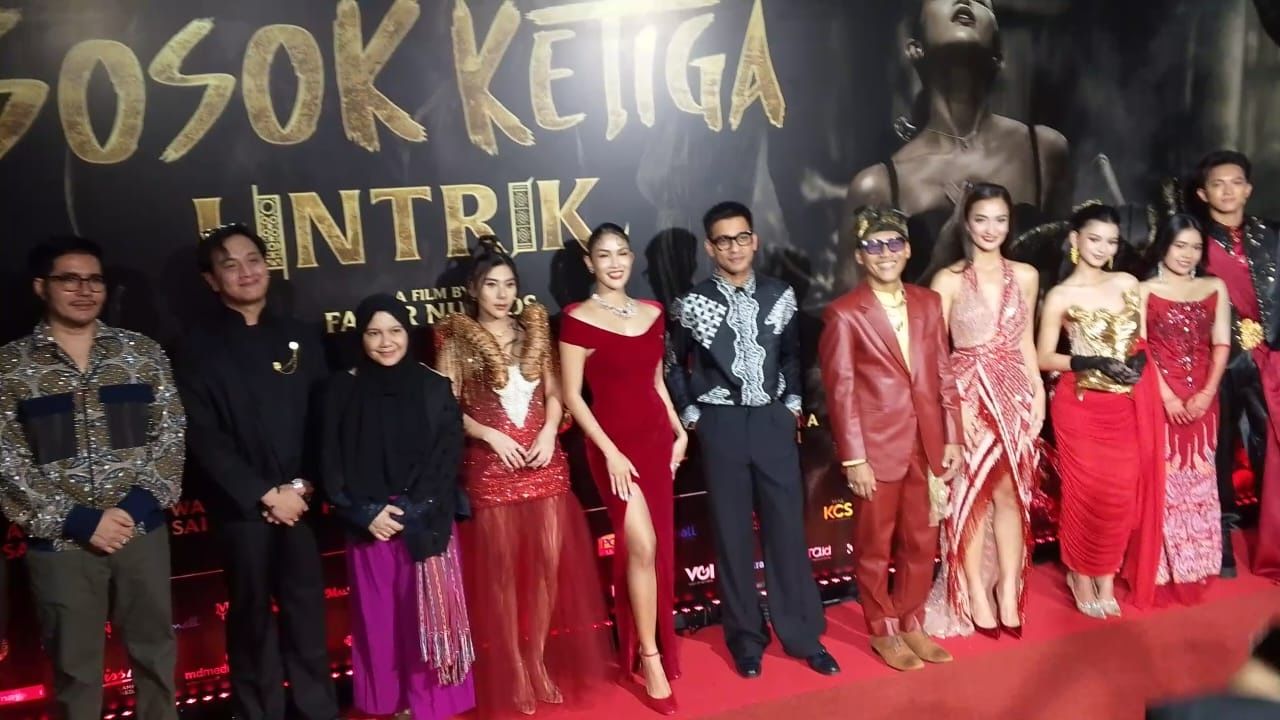 Atiqah Hasiholan Tak Takut Stereotipe, Total Perankan Dukun Pelet di “Sosok Ketiga: Lintrik”