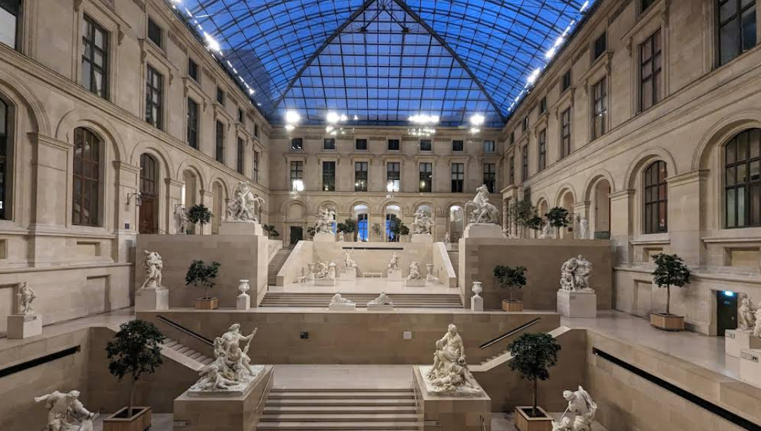 Museum Louvre Alami Kebocoran, 300-an Karya Rusak