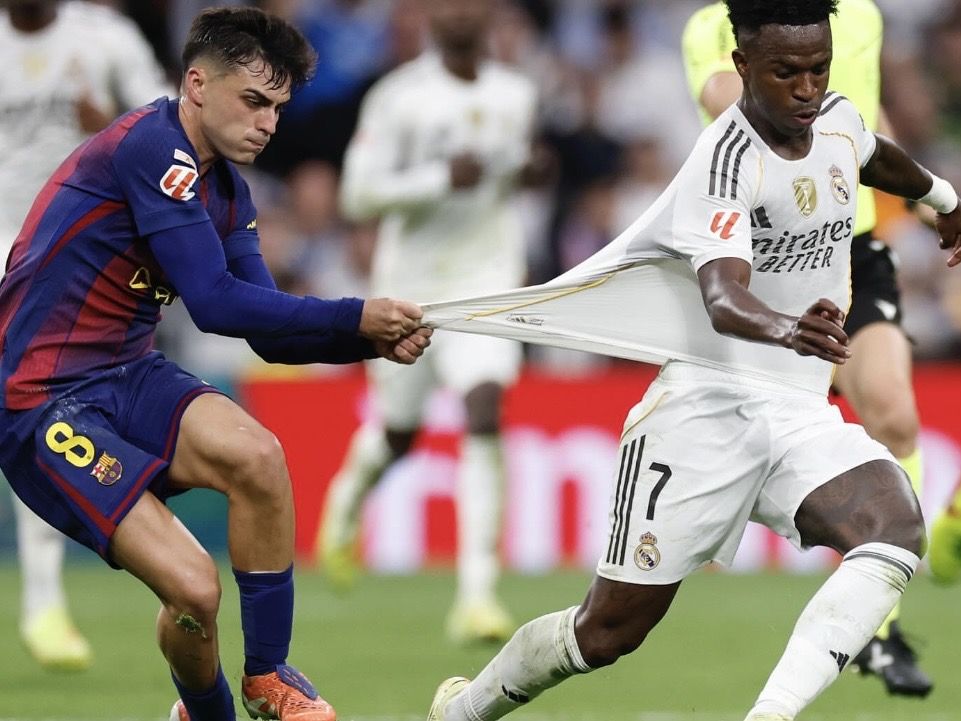 Momen Kocak Pedri Tarik Jersey Vini di El Clasico 2025, Warganet: Pingin Jersey Madrid Banget Nih?