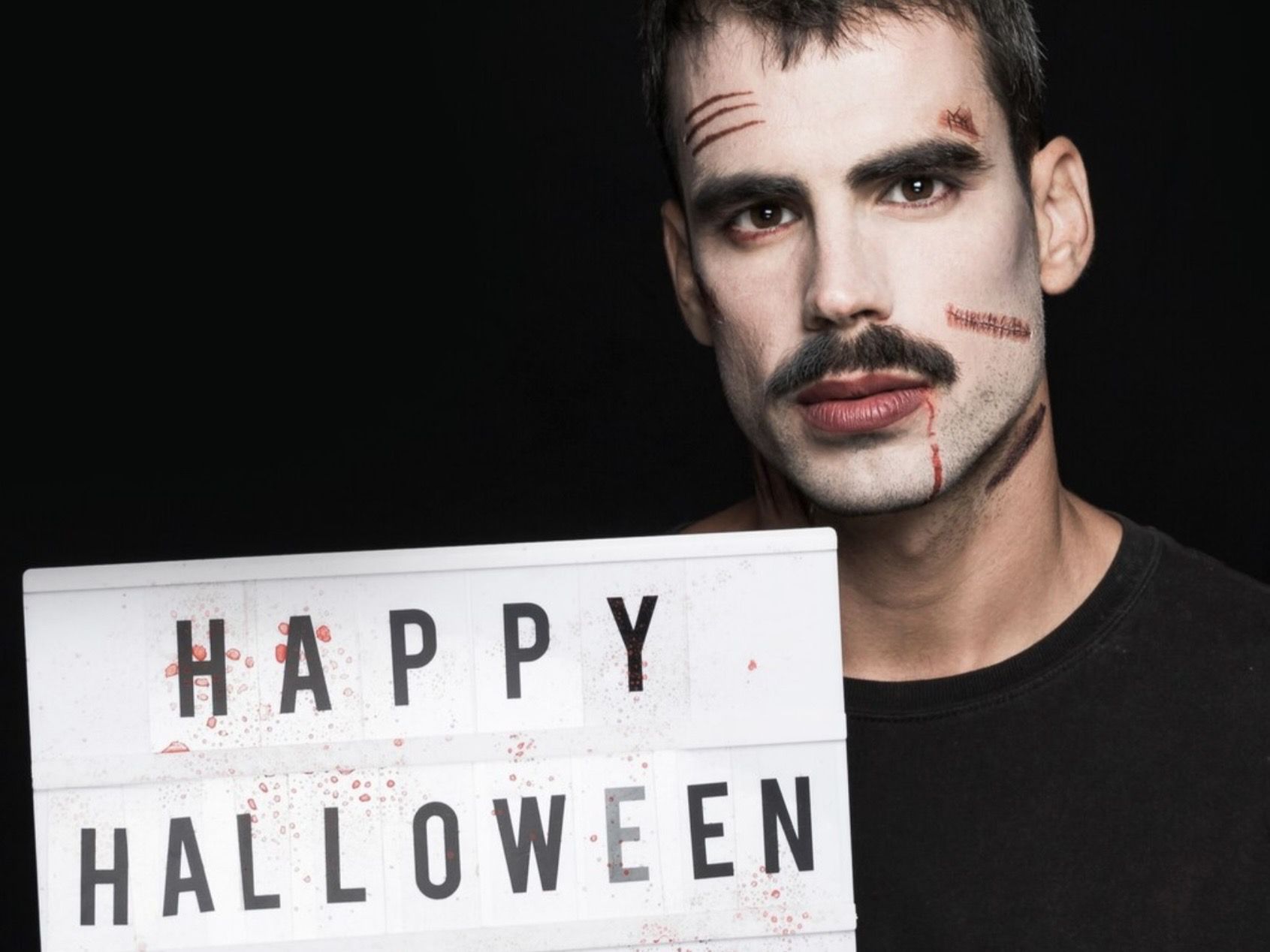7 Ide Kostum Halloween 2025 untuk Pria yang Keren dan Elegan