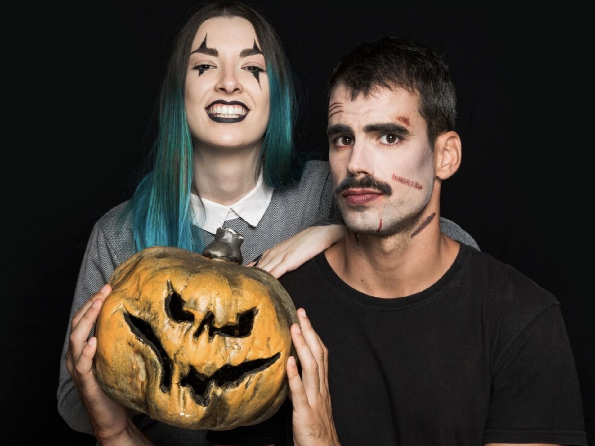 7 Ide Kostum Halloween 2025 untuk Pasangan yang Bikin Kamu Jadi Sorotan