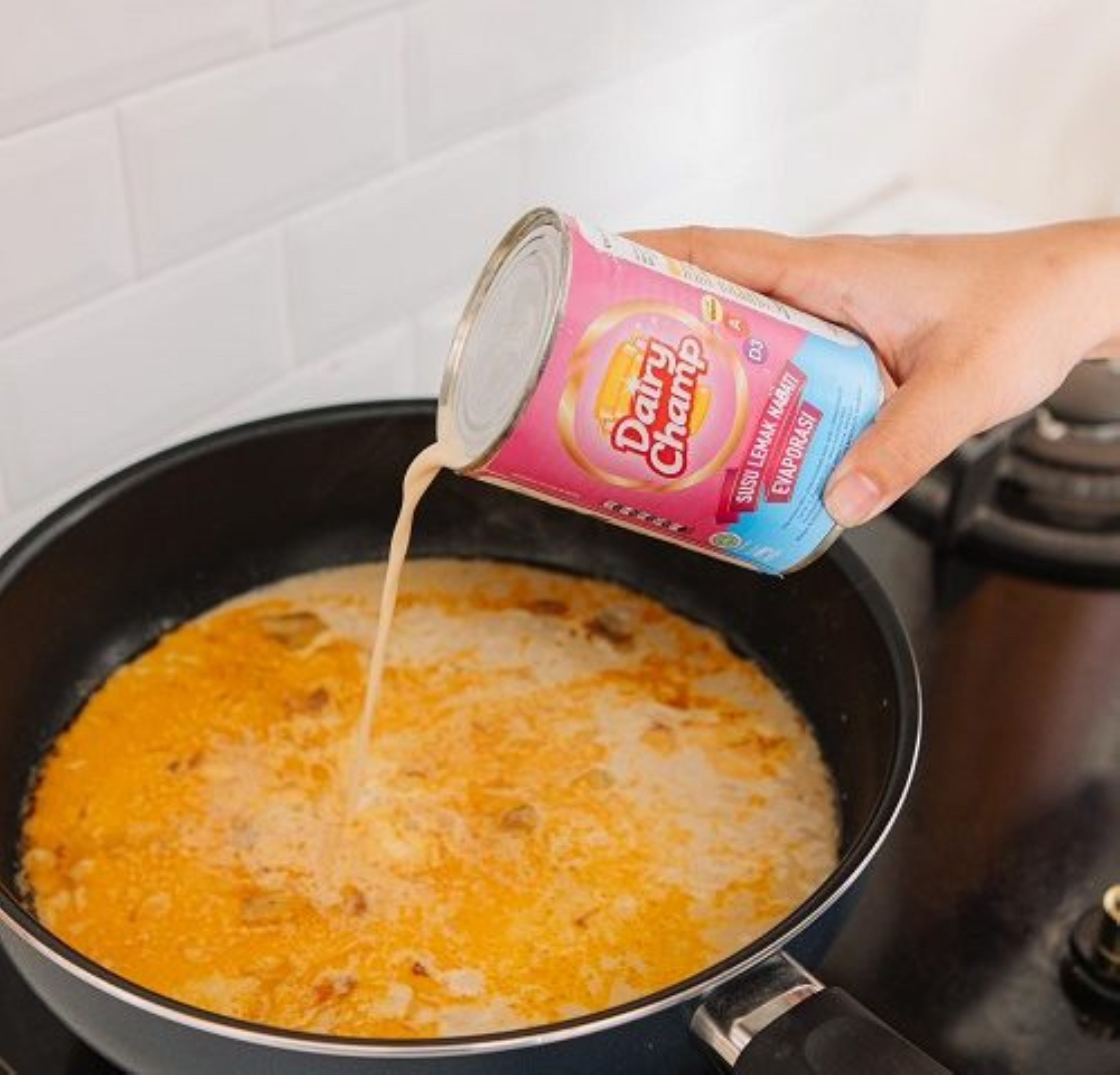 Susu UHT vs Evaporasi: Mana Lebih Cocok untuk Kreasi Masakan dan Minuman?