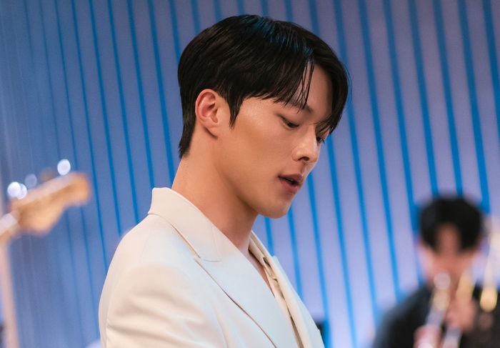 Jang Ki Yong Tampil Kharismatik Jadi Tim Leader di Drakor Romantis Terbaru ‘Dynamite Kiss’