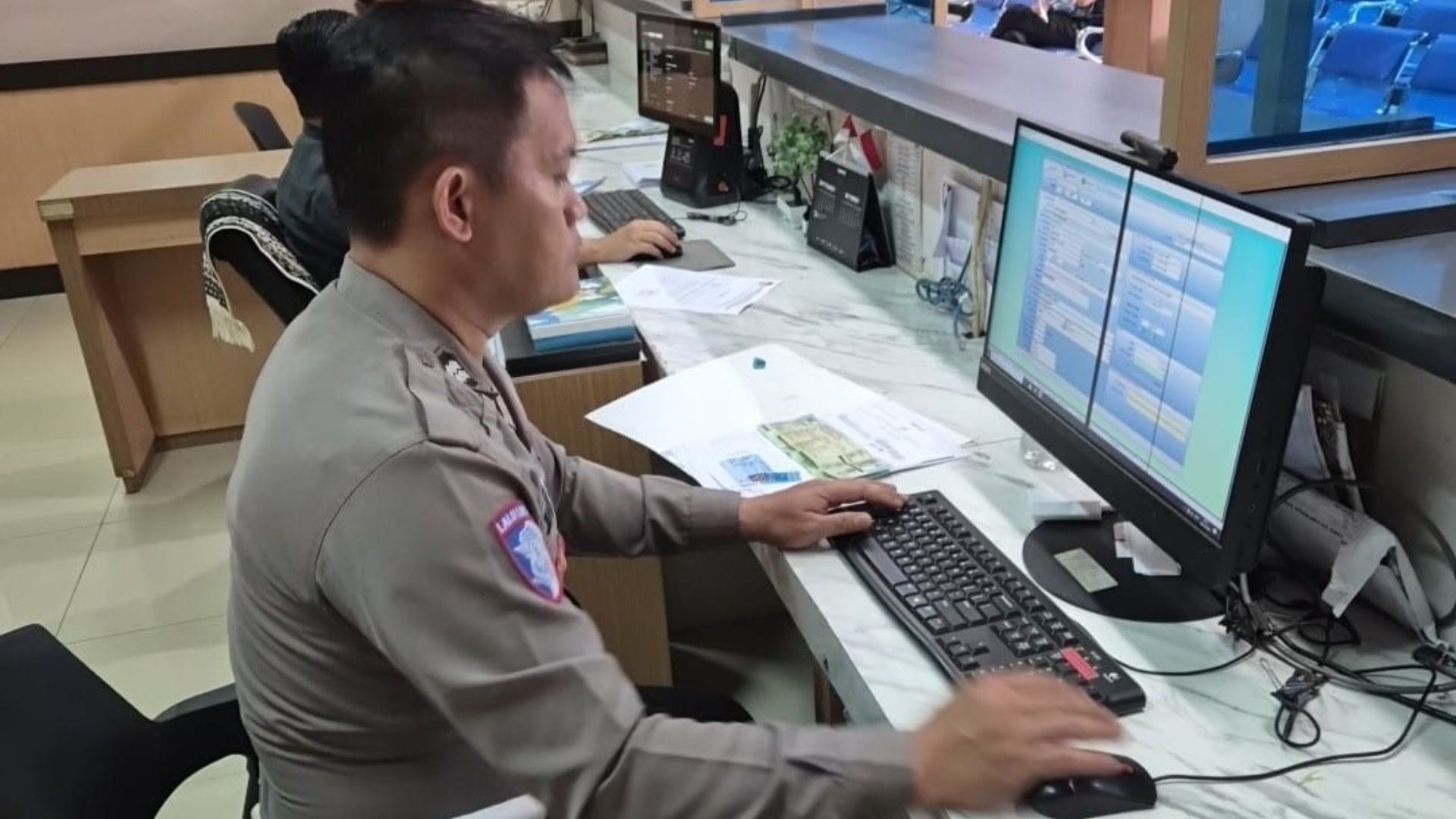 Polantas Menyapa: Satlantas Polres Purwakarta Edukasi Masyarakat Terkait Proses Penerbitan STNK di Samsat Purwakarta