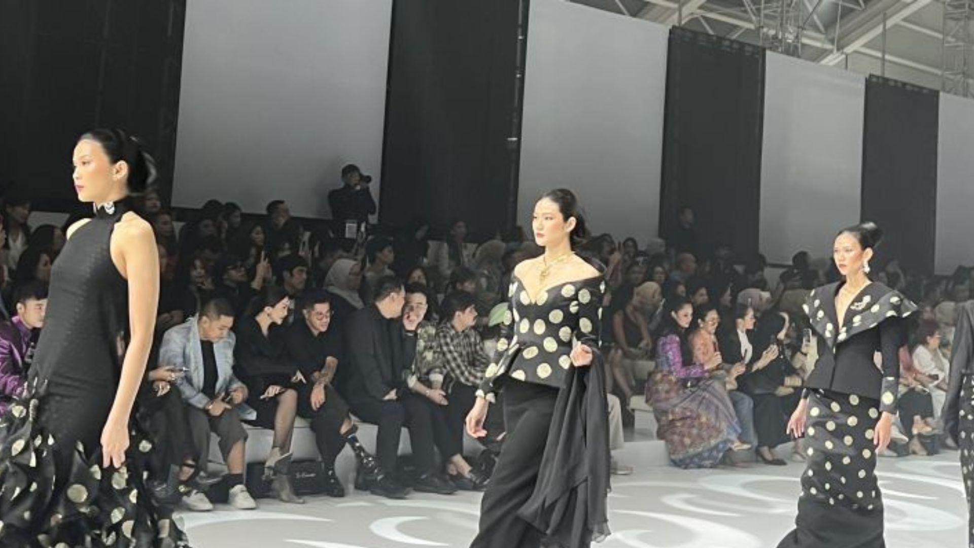 The Rizkianto Angkat Tenun Sulam Garut ke Panggung Global Lewat Koleksi “Casa” di JFW 2026