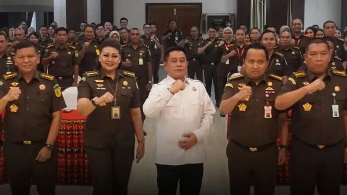 Pengarahan Perdana, Kajati NTT Roch Adi Wibowo Singgung Soal Target Sampai Pakaian