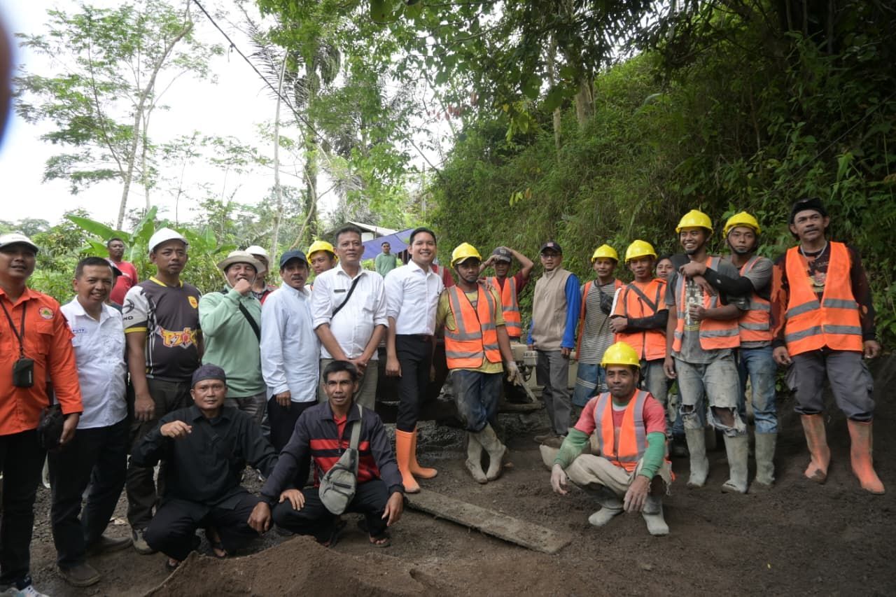 Tingkatkan Akses dan Ekonomi Warga, Bupati Cianjur Pantau Langsung Perbaikan Jalan Antar Desa