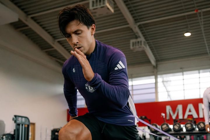 Trauma Cedera ACL, Bek MU Lisandro Martinez Sempat Berpikir Pensiun Dini