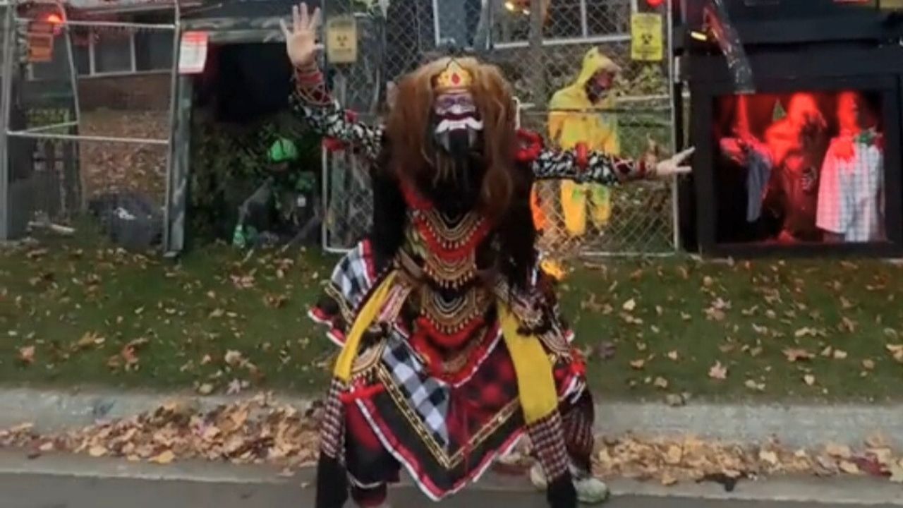 Kearifan Lokal! Pria Indonesia ini Pakai Kostum Jaranan Buto dalam Acara Halloween di Amerika Serikat