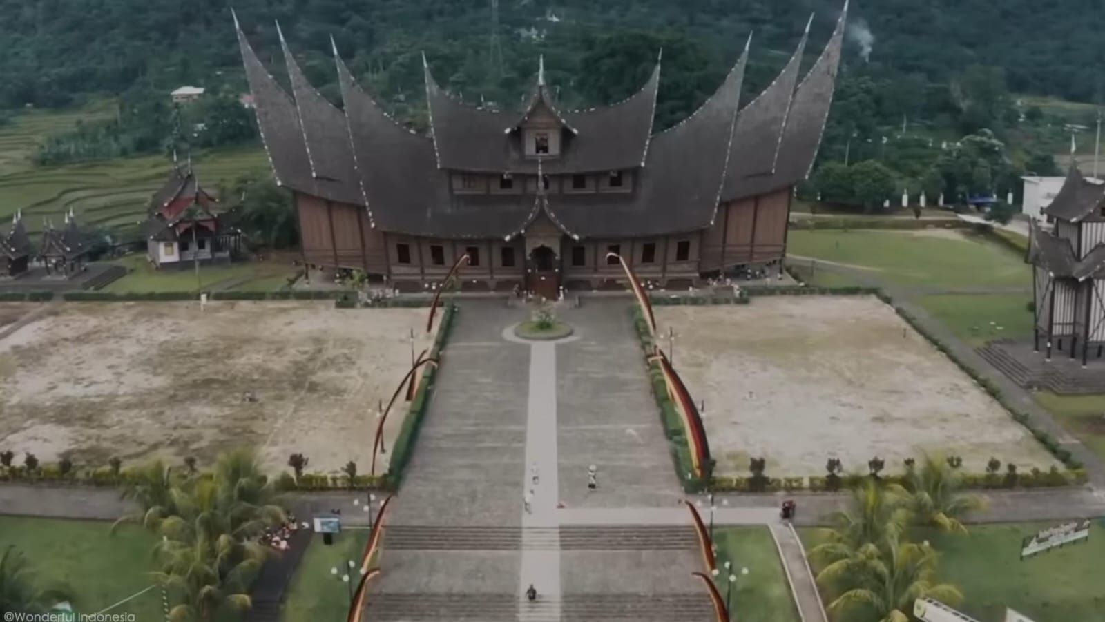 Misteri dan Legenda Kota Padang: Pantai, Gunung, dan Cerita-cerita Ngeri