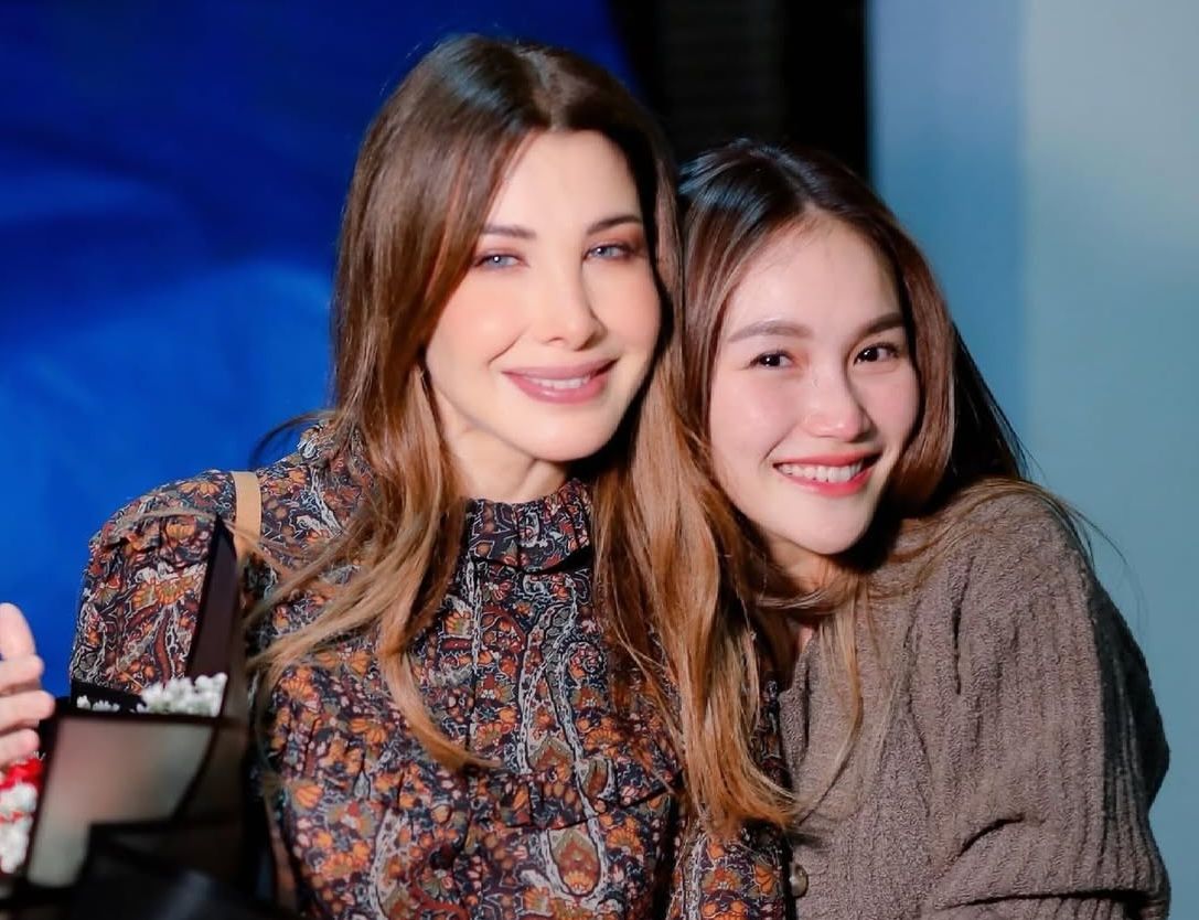 Tak Kuasa Tahan Tangis, Ayu Ting Ting Akhirnya Bertemu Penyanyi Idolanya Nancy Ajram