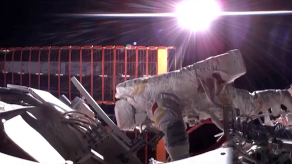 Tiga Astronot Tiongkok Tertunda Pulang ke Bumi, Pesawat Ditabrak Sampah Luar Angkasa