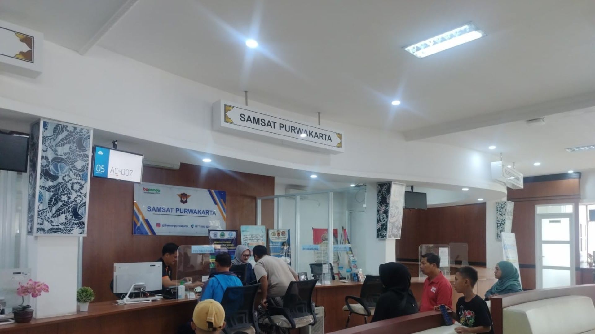POLANTAS MENYAPA : SOSIALISASI DAN EDUKASI PERATURAN DI BIDANG PELAYANAN MEKANISME PENERBITAN STNK