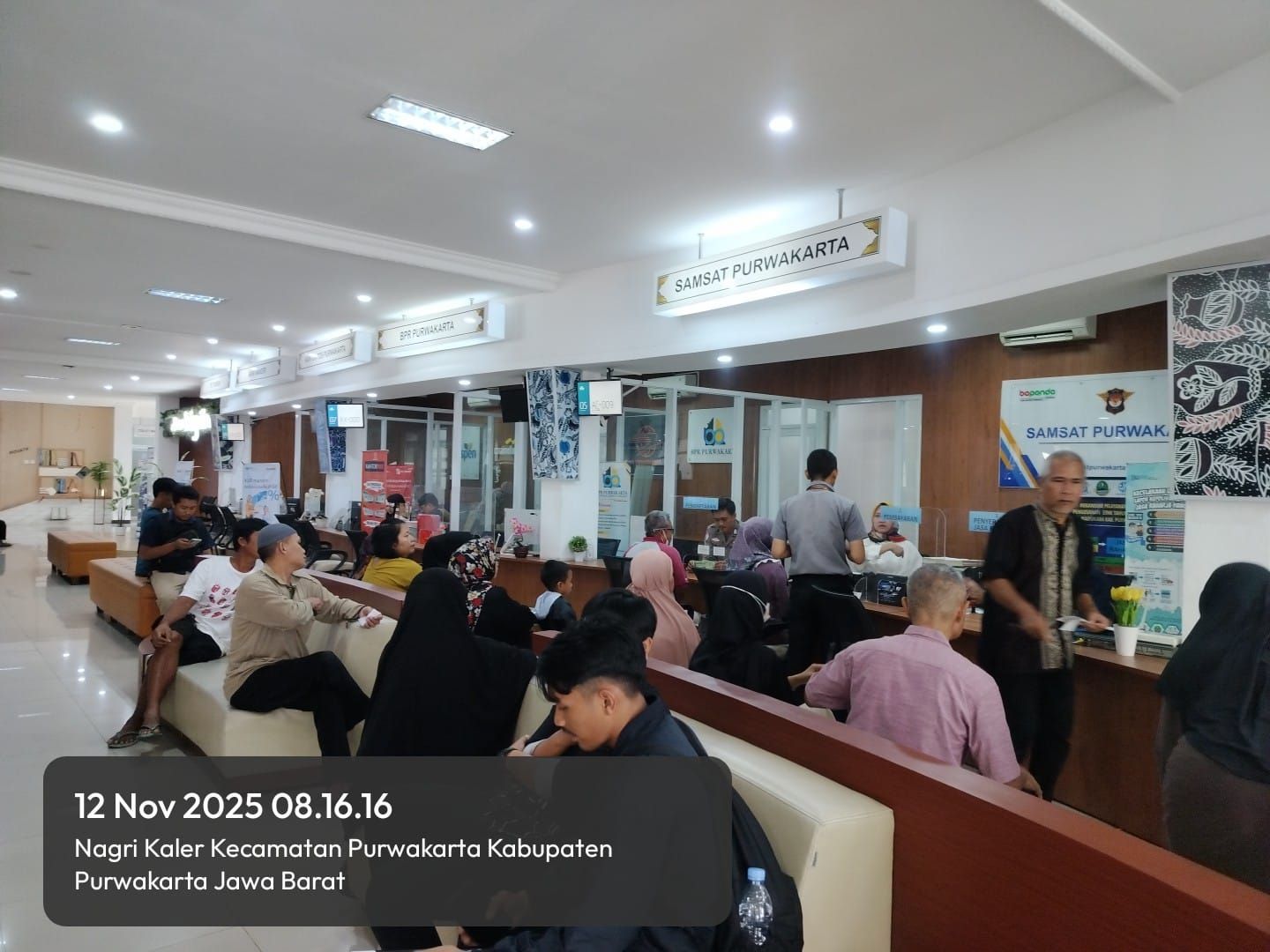 Satlantas Purwakarta Ajak Warga Tertib Administrasi Lewat Program “Polantas Menyapa”