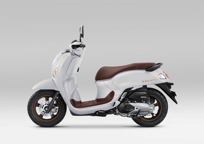5 Alasan Honda Scoopy Prestige Cocok untuk Perempuan Bertubuh Mungil: Bodinya Ringan dan Irit!