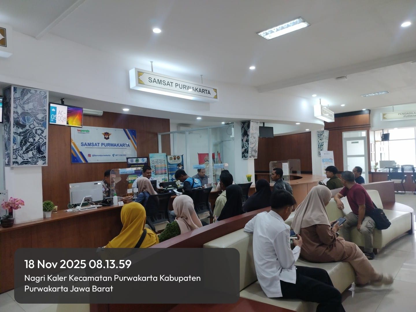 Polantas Menyapa: Edukasi STNK Langsung di Samsat Purwakarta