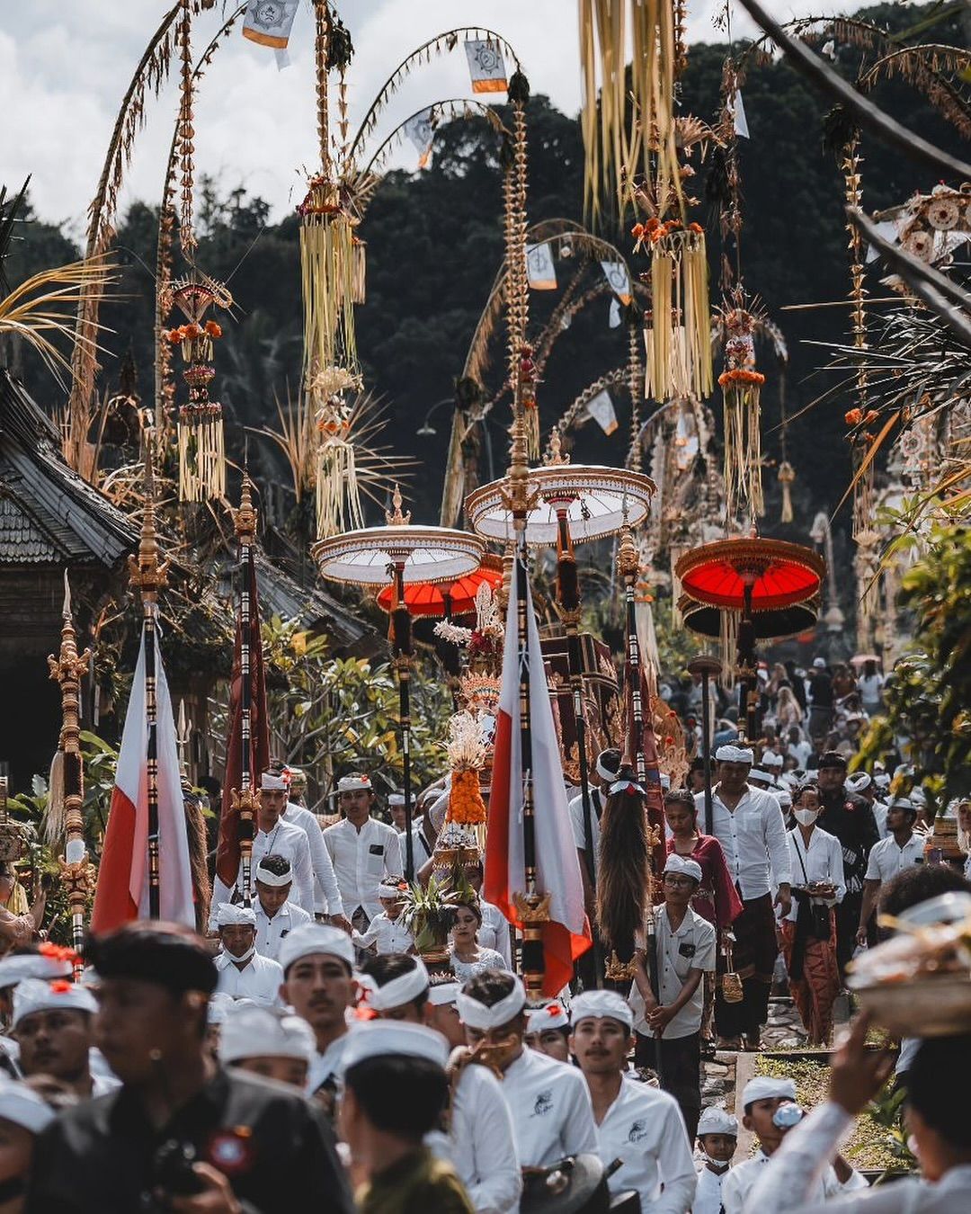 Makna Hari Raya Galungan Bali 2025: Filosofi, Jadwal, dan Rangkaian Perayaannya