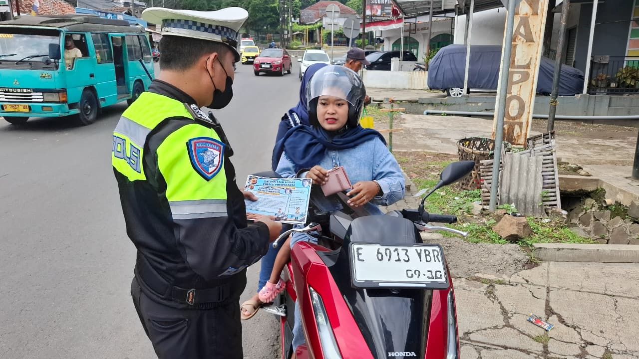 Operasi Zebra Lodaya 2025, Satlantas Polres Purwakarta Gencarkan Imbauan Keselamatan Ke Masyarakat