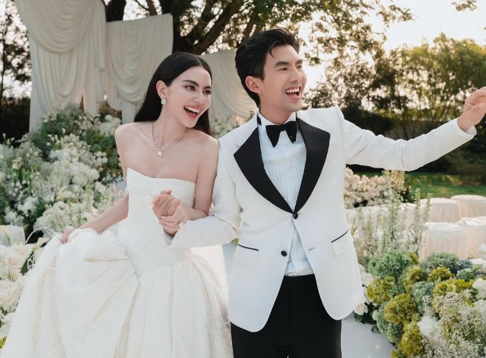 Couple Goals Ala Thailand, Davika Hoorne dan Ter Chantavit Resmi Nikah!