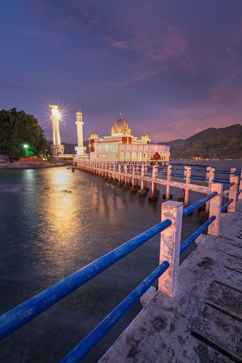 4 Masjid dengan Sunset Terindah di Sumatera Barat, Bikin Takjub!