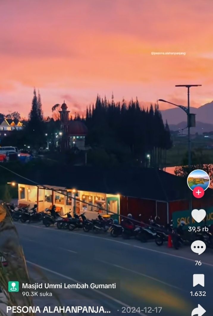 4 Masjid dengan Sunset Terindah di Sumatera Barat, Bikin Takjub!