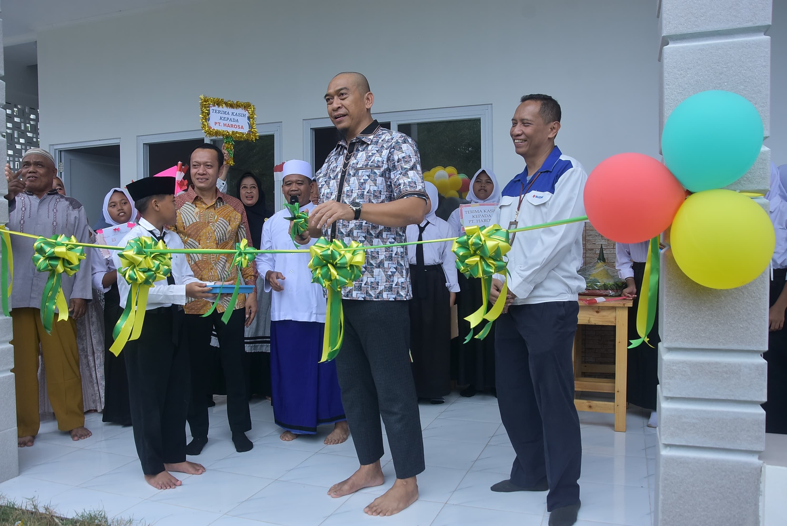 Fondasi Bergeser, MDTA Al Barkah Dibongkar Total