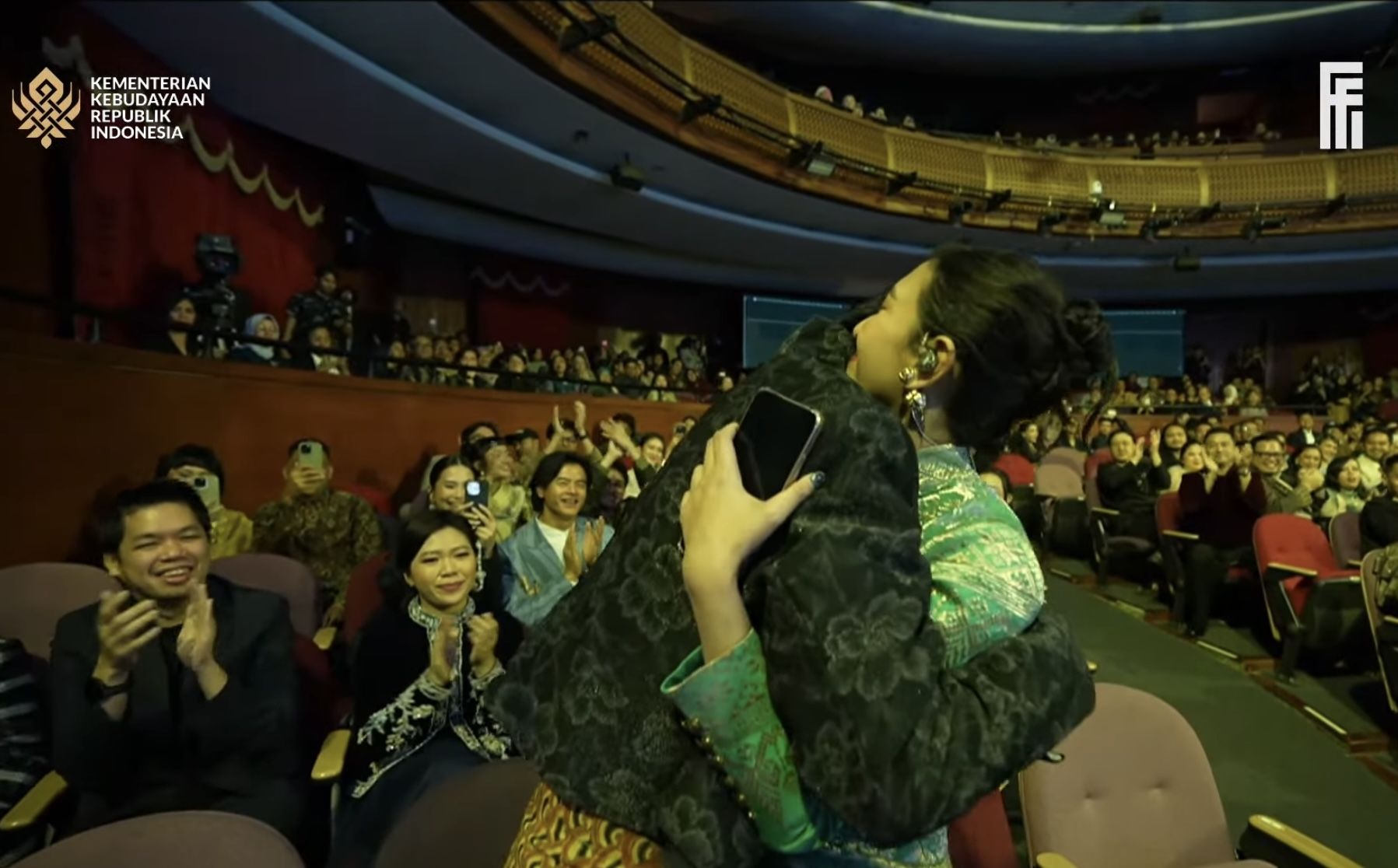 Raih FFI 2025 Didampingi Vidi Aldiano, Sheila Dara: Terima Kasih Suami Saya Selamanya