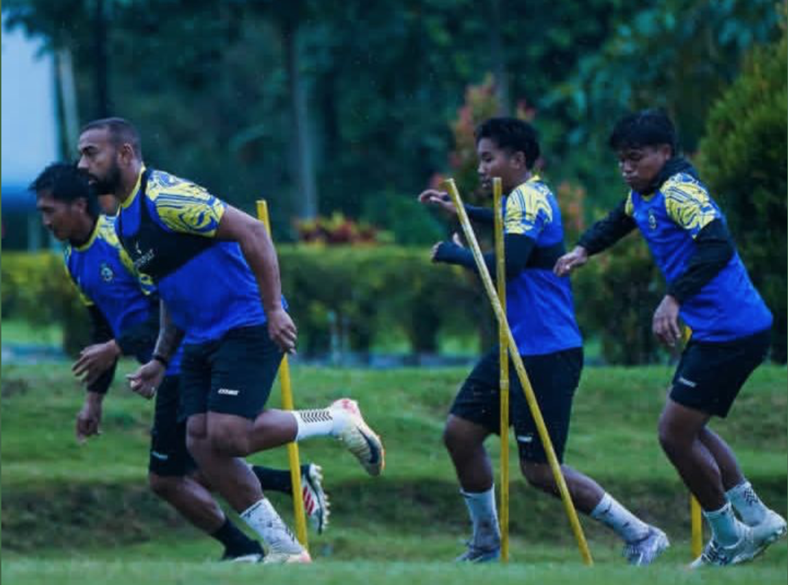 Arema Berangkat ke Kandang Persebaya Mepet Hari Pertandingan