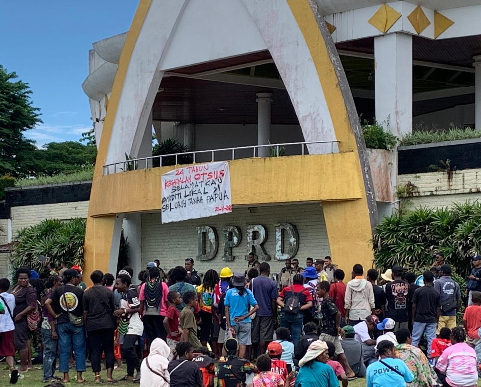 Aksi Peringatan 24 Tahun Otsus Warnai Mimika, Massa Desak Perlindungan Komoditi Lokal Papua