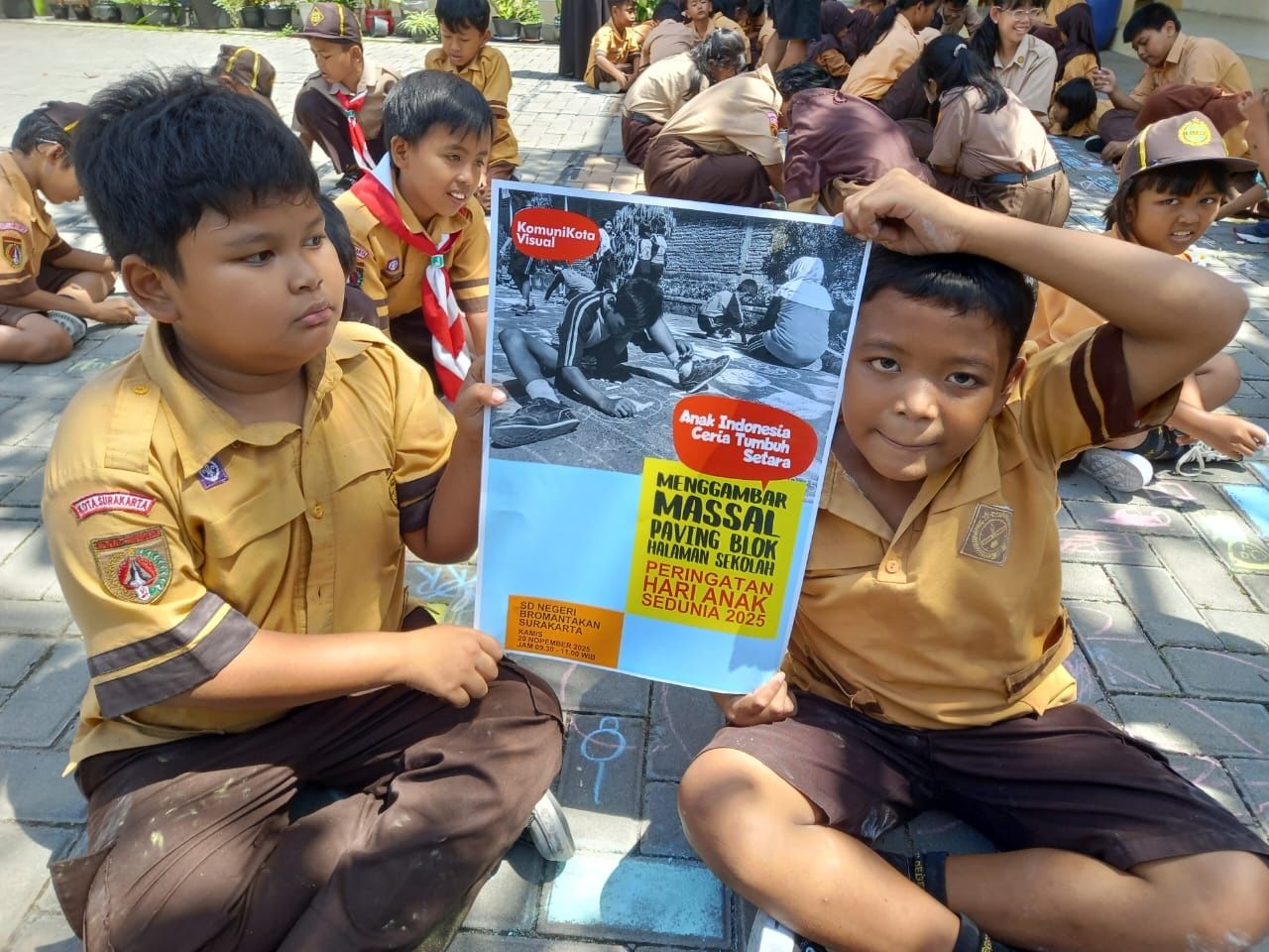 Seru, Komunikotavisual Bareng Puluhan Siswa SD Gelar Menggambar Massal Peringati Hari Anak Sedunia
