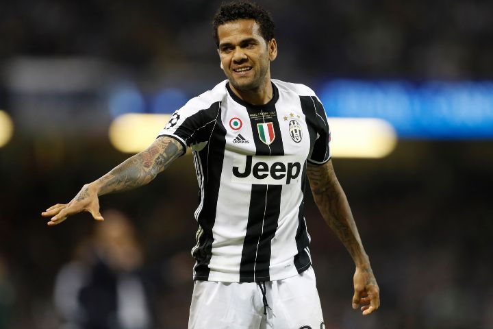 Panutan! Alasan Jersey Dani Alves Jadi Koleksi Paling Berkesan bagi Kevin Diks